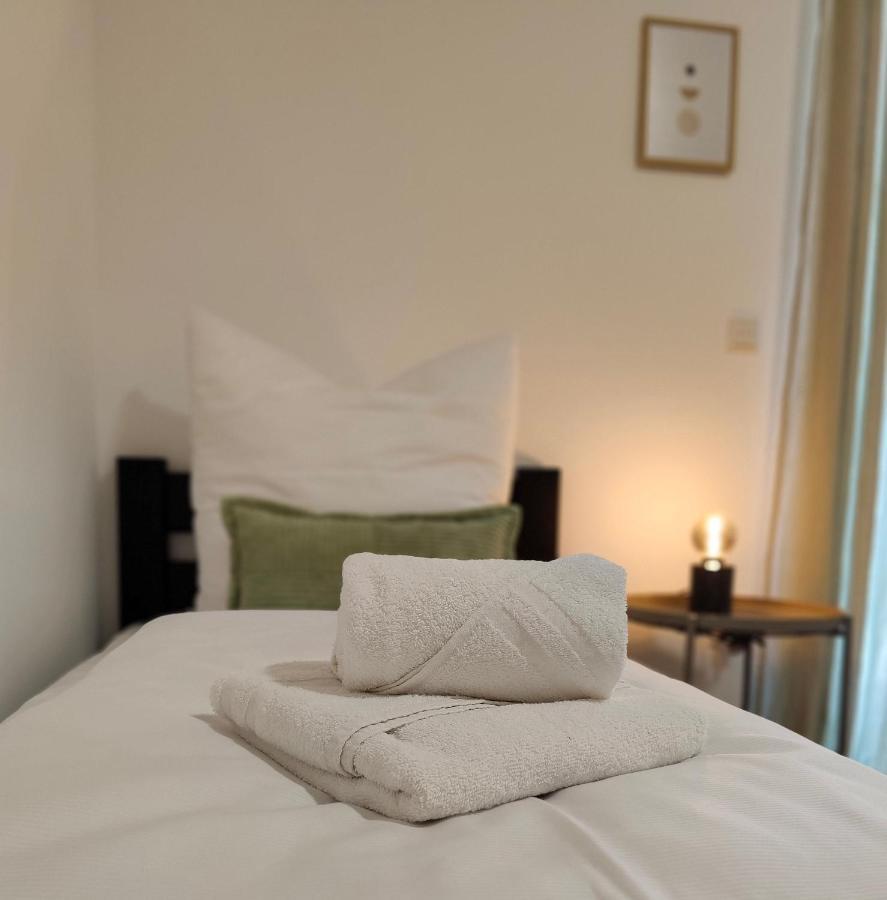 Hygge Home - Mit Garten Und Stellplatz Fuer Feriengaeste-, Monteure / Netflix / 10 Min. Zur Sinsheim Therme Und Zur Autobahn Exterior foto